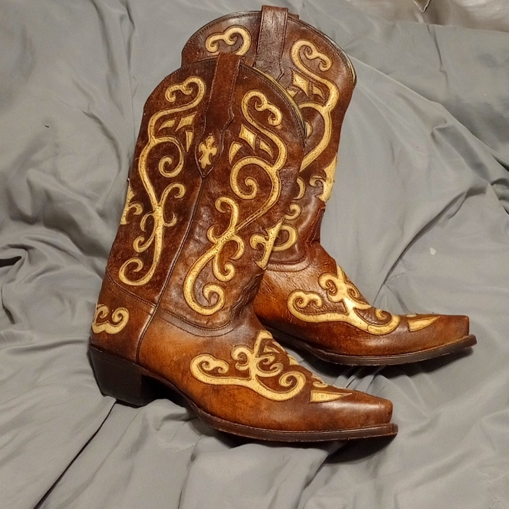Women's Tony Lama snip toe boots
